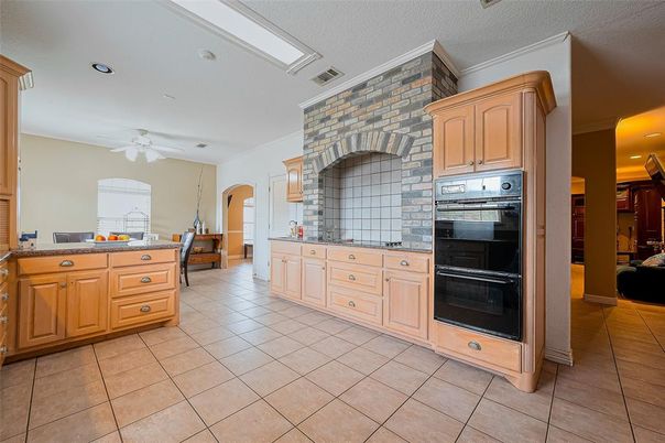 Fireplace, Interior, Kitchen, Recessed Lighting