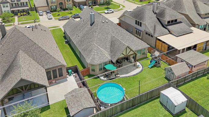 Exterior, Drone