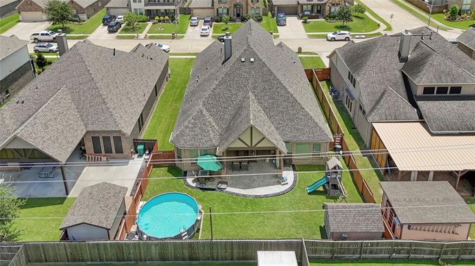 Exterior, Drone