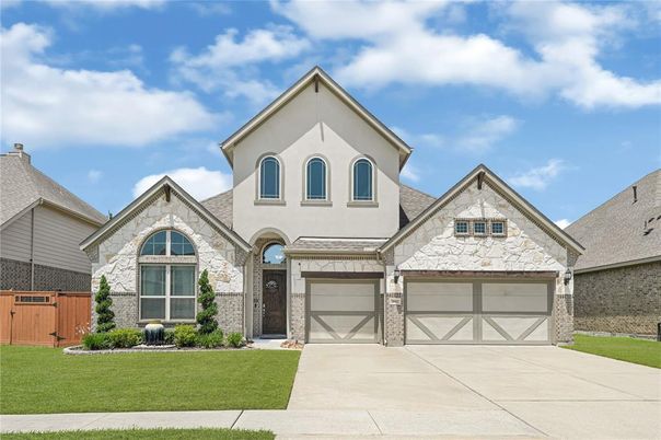 Attached, Exterior, Facade, Brick Traditional