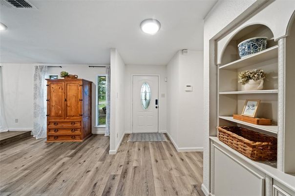 Interior, Recessed Lighting, Wood Texture Flooring
