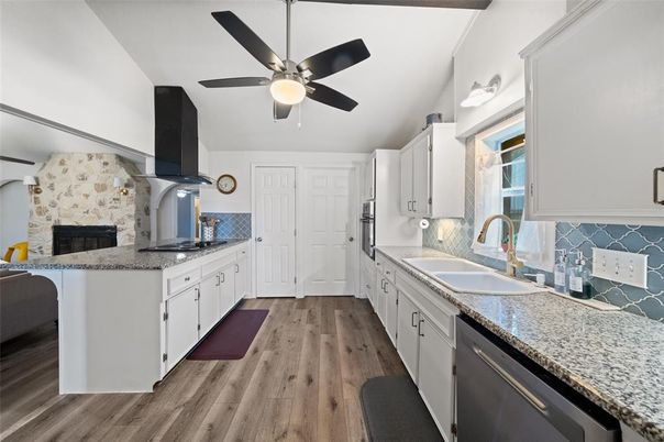 Fireplace, Interior, Kitchen, Wood Texture Flooring