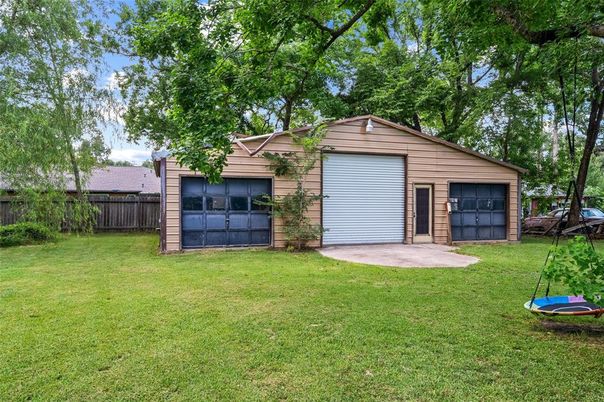 Backyard, Detached Garage, Exterior