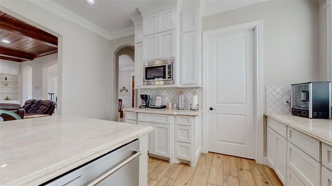 Interior, Kitchen, Recessed Lighting, Stainless Steel Appliances, Wooden Beams, Wooden Ceilings, Wood Texture Flooring