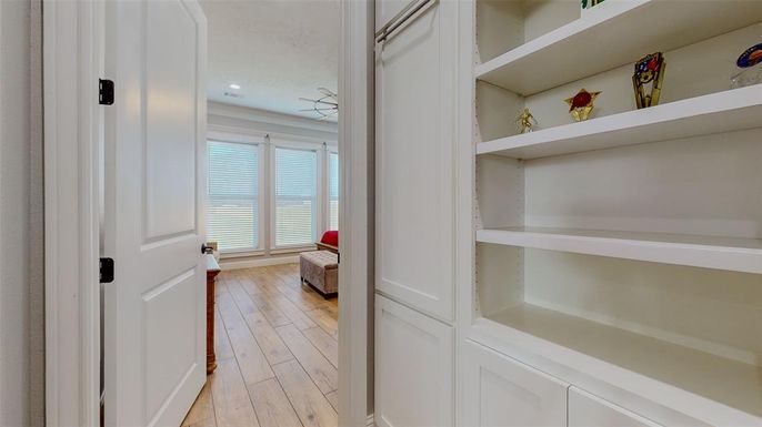 Interior, Recessed Lighting, Wood Texture Flooring