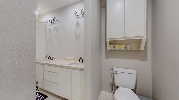 Bathroom, Dual Sink Vanities, Interior