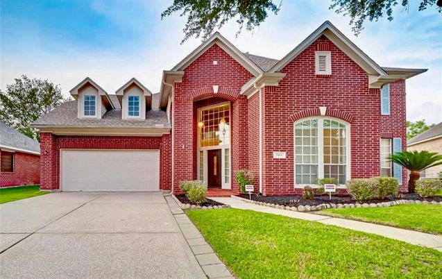 Attached, Exterior, Facade, Brick Facade, Brick Traditional
