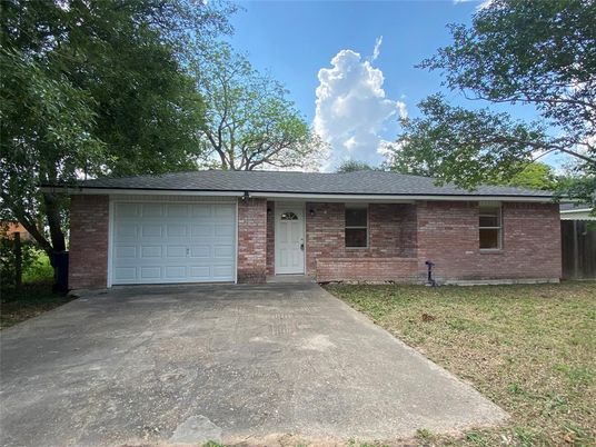 Attached, Exterior, Facade, Brick Facade, Ranch