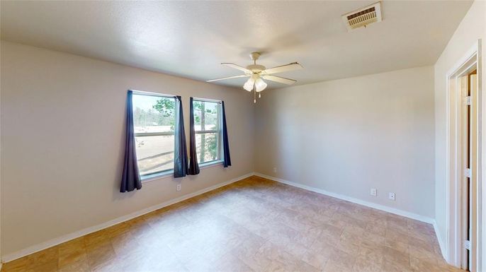 Empty room, Interior