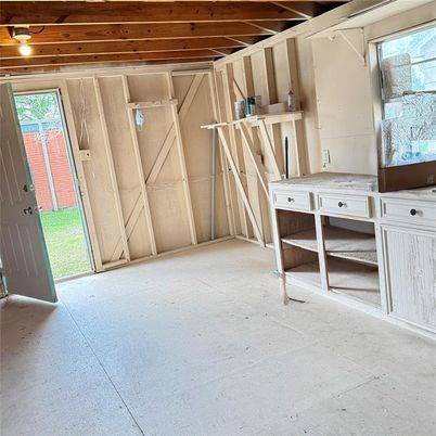 Empty room, Interior, Wooden Beams, Wooden Ceilings