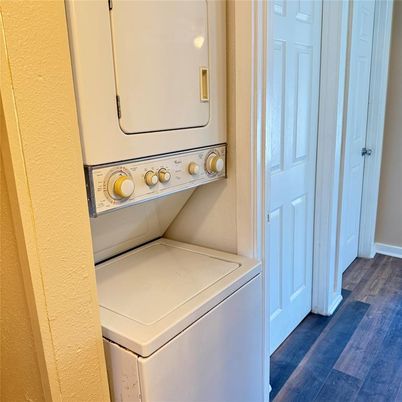 Interior, Utility Closets, Washer, Wood Texture Flooring
