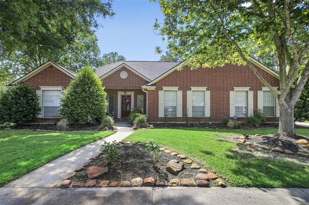 Exterior, Facade, Brick Facade, Brick Traditional