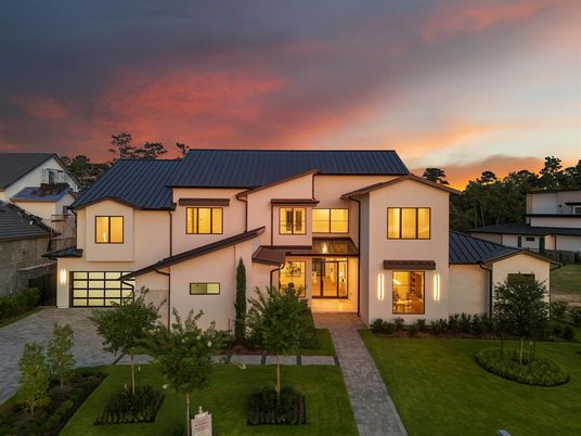 Attached, Exterior, Facade, Farmhouse