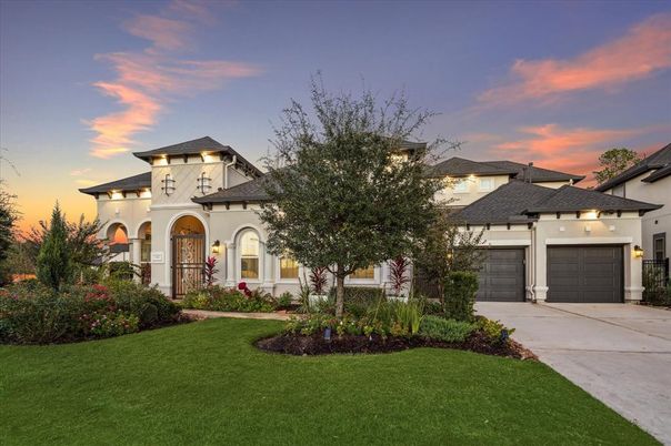 Attached, Exterior, Facade, Mediterranean