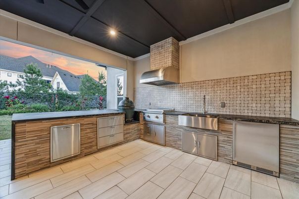 Exterior, Stainless Steel Appliances