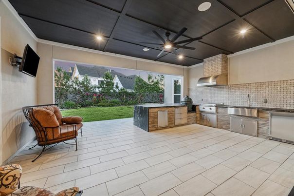 Exterior, Stainless Steel Appliances