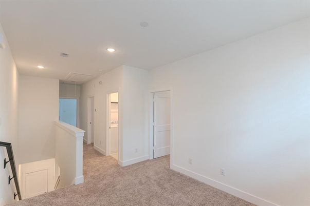 Empty room, Interior, Recessed Lighting