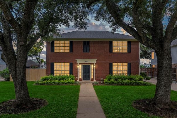 Backyard, Exterior, Facade, Brick Facade, Georgian
