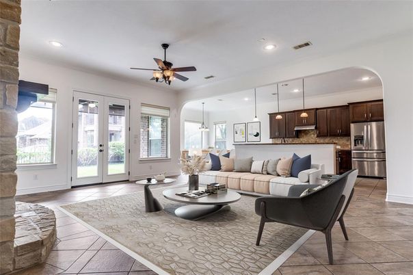 Interior, Kitchen, Living room, Pendant Lights, Recessed Lighting, Stainless Steel Appliances