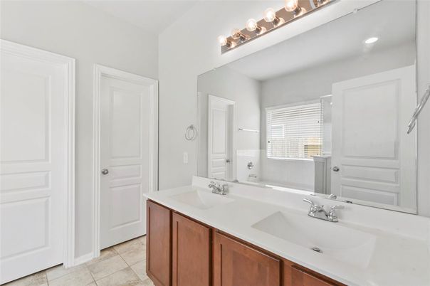 Bathroom, Dual Sink Vanities, Interior, Recessed Lighting