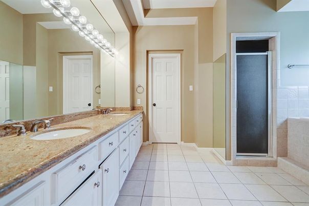 Bathroom, Dual Sink Vanities, Interior