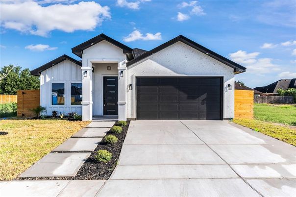 Attached, Exterior, Facade, Farmhouse