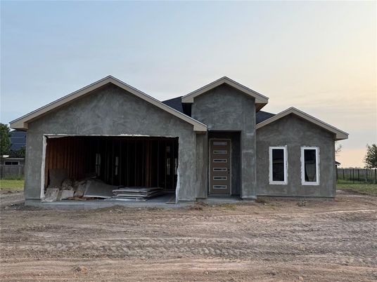 Attached, Exterior, Facade, American Craftsman
