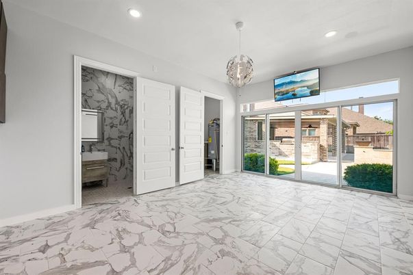 Bathroom, Interior, Marble, Pendant Lights, Recessed Lighting