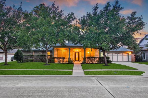 Attached, Detached Garage, Exterior, Facade, Ranch
