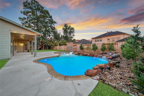 Exterior, Pool