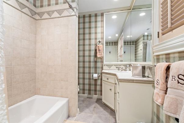 Bathroom, Interior, Recessed Lighting