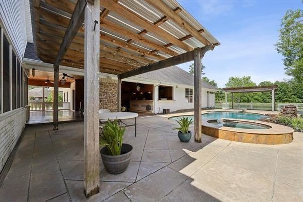 Exterior, Pool