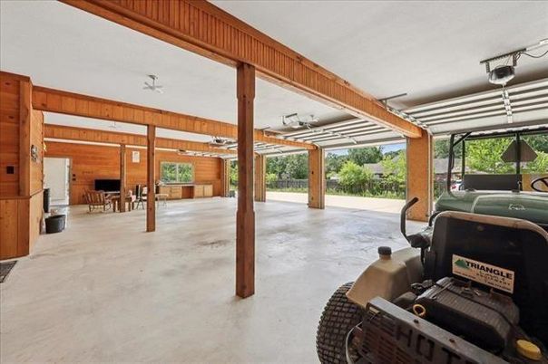 Garage, Interior, Wooden Walls