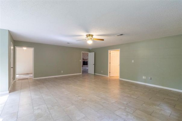 Empty room, Interior