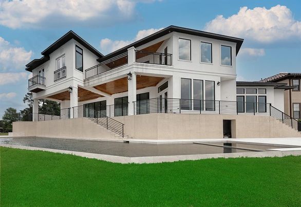 Exterior, Facade, Modern