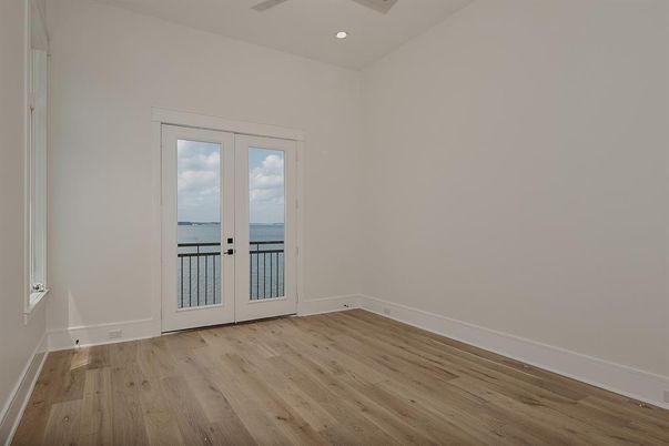 Empty room, Interior, Recessed Lighting, Water, Wood Texture Flooring