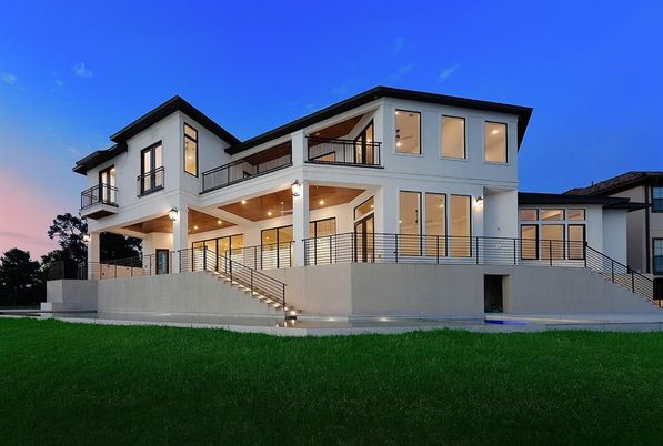 Backyard, Exterior, Facade, Modern