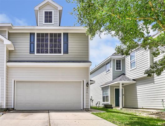 Attached, Exterior, Facade, American Craftsman