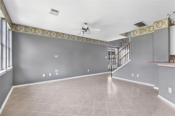 Empty room, Interior