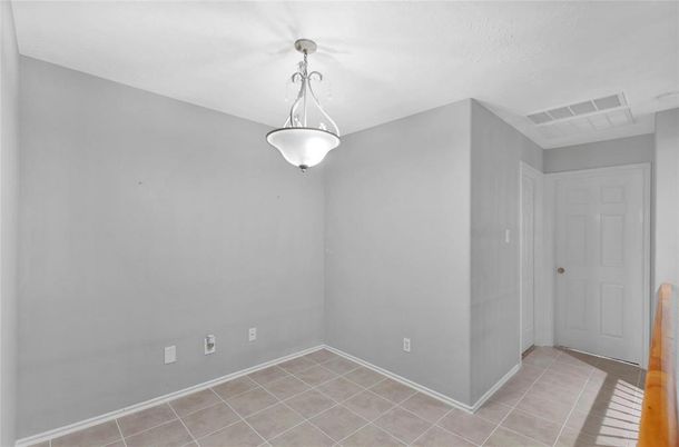 Empty room, Interior, Pendant Lights
