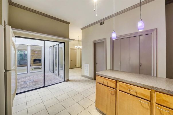 Empty room, Interior, Pendant Lights