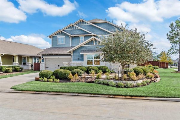 Attached, Exterior, Facade, American Craftsman
