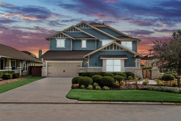 Attached, Exterior, Facade, American Craftsman
