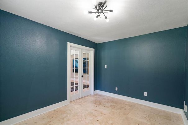 Empty room, Interior