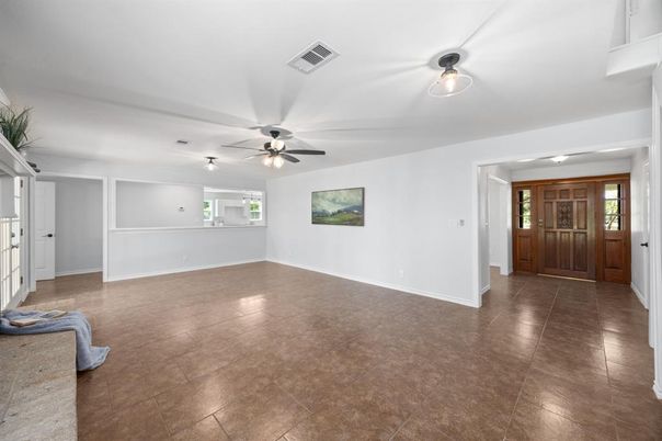 Empty room, Interior