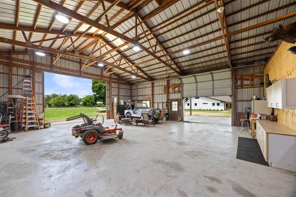 Garage, Interior, Wooden Beams