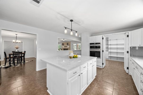Chandelier, Dining room, Interior, Kitchen, Pendant Lights, Stainless Steel Appliances
