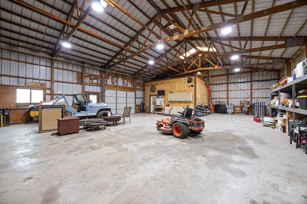 Garage, Interior, Wooden Beams