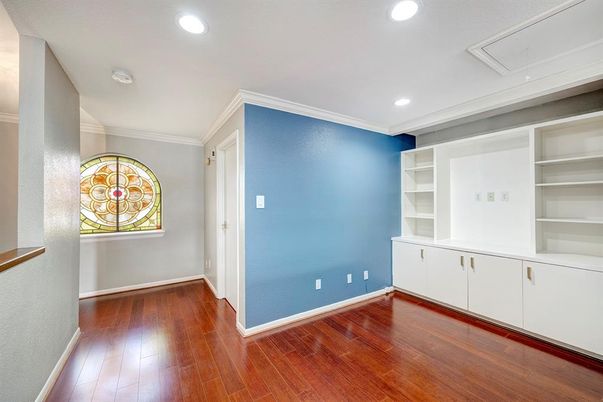 Empty room, Interior, Recessed Lighting, Wood Texture Flooring