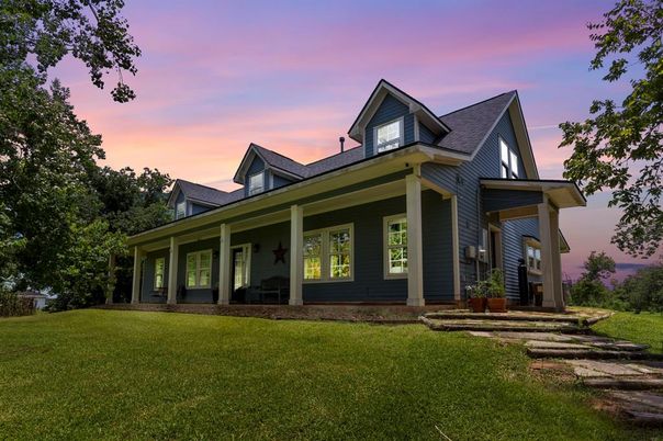 Exterior, Facade, Farmhouse